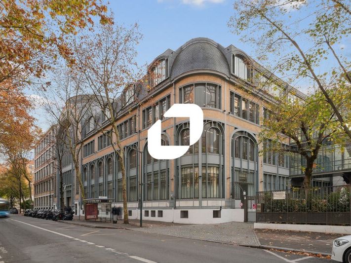 Dans un immeuble emblématique style Eiffel, rénov