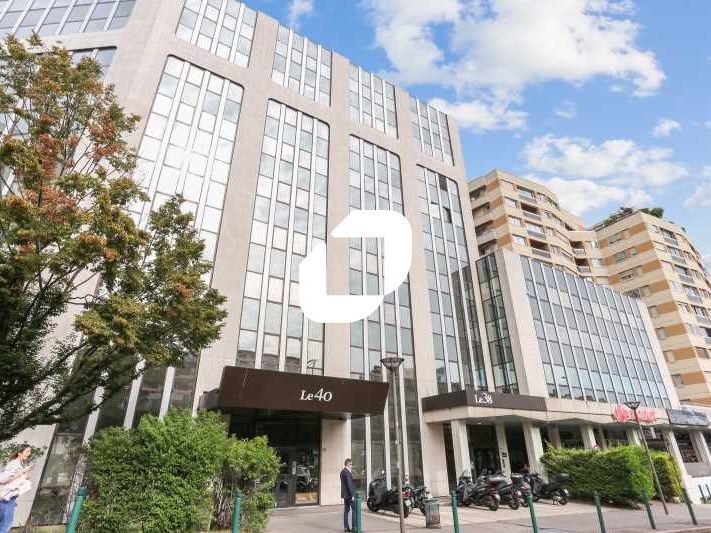 Au sein d'un immeuble moderne situé au pied du Tr