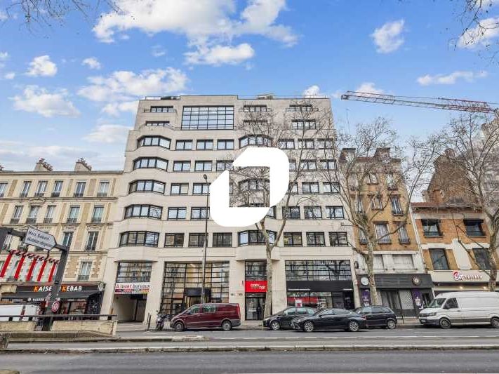 Situé en plein coeur du quartier d'affaires et de