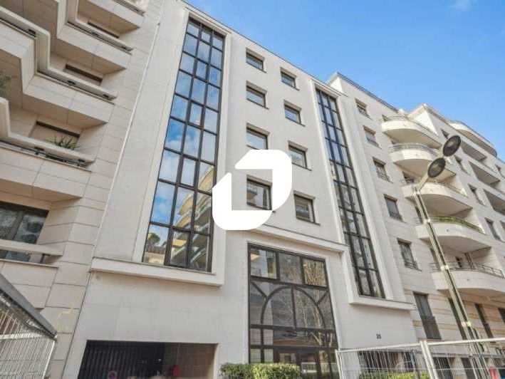 Immprove vous propose deux plateaux de bureaux à 