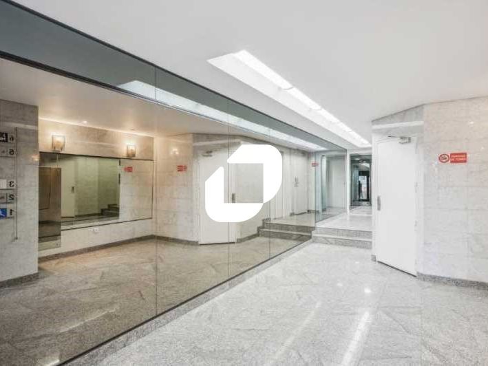 Immprove vous propose deux plateaux de bureaux à 