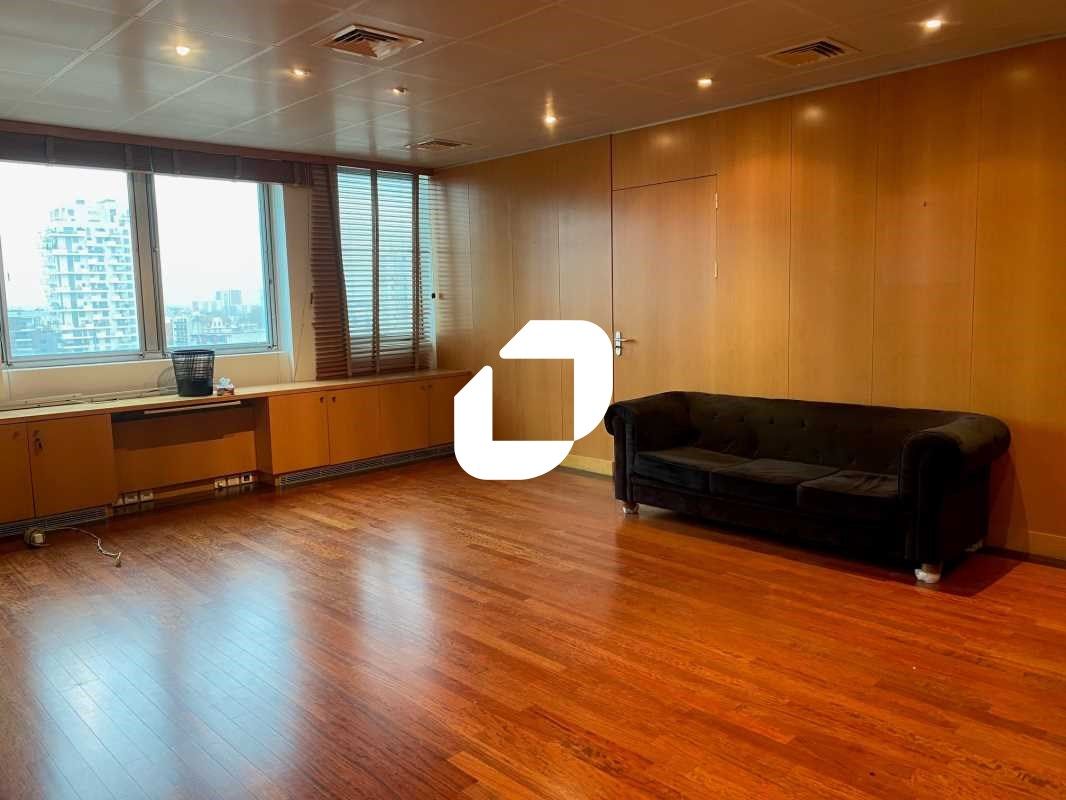 IMMPROVE vous propose des surfaces de bureaux ent