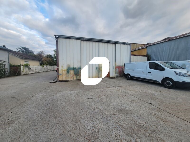 À la jonction stratégique des autoroutes A6 et A1