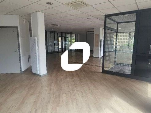 Immprove vous propose à la vente, un local mixte 