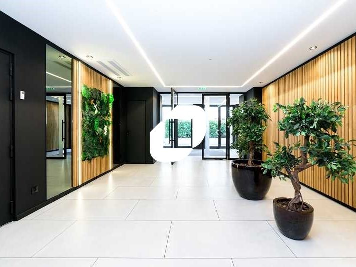 En plein coeur de Courbevoie, au pied de la Gare 