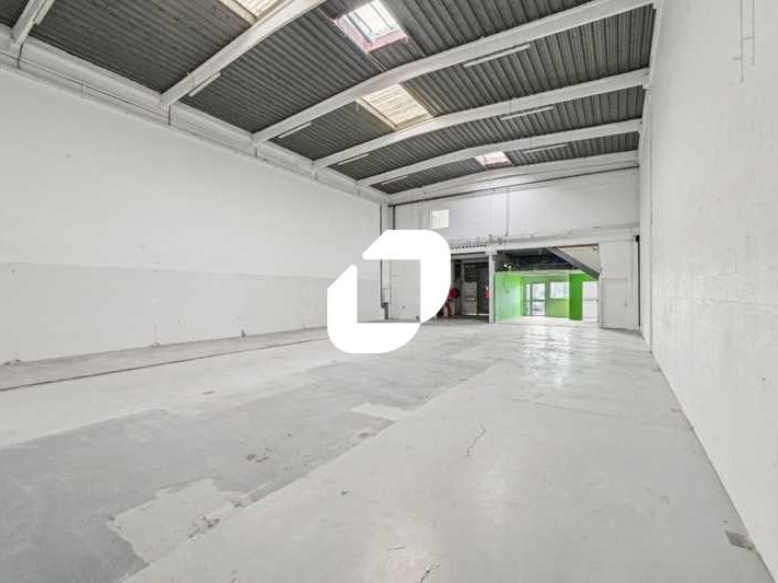 Local d'Activités à Louer | 368 m² | Bondoufle À 