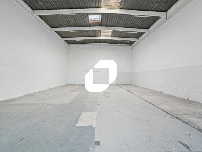 Local d'Activités à Louer | 368 m² | Bondoufle À 