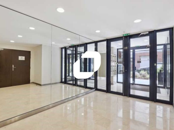 A proximité de l'arrêt Suresnes-Longchamps du T2,