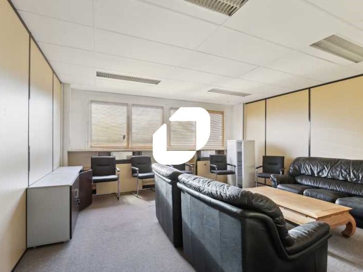 Proche des axes autoroutiers A1, A104, A3, dans u