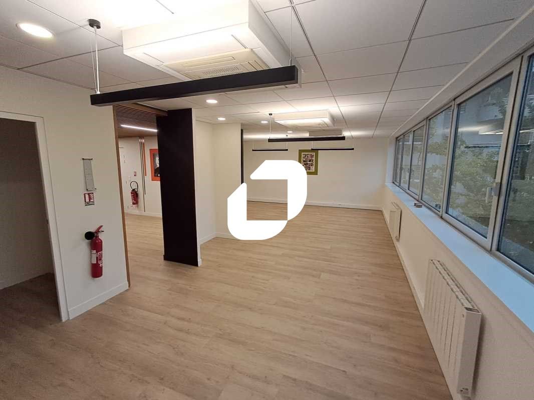 Courbevoie Centre : Au sein d'un immeuble tertiai