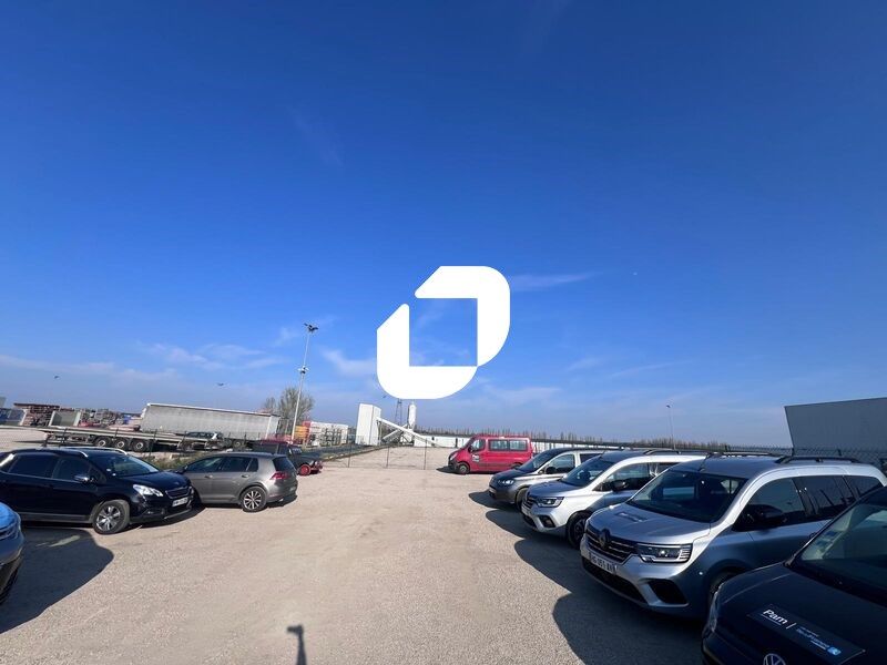 La société IMMPROVE propose à la location un terr