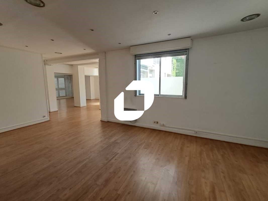 Asnières-centre proche gare situé sur un axe pass