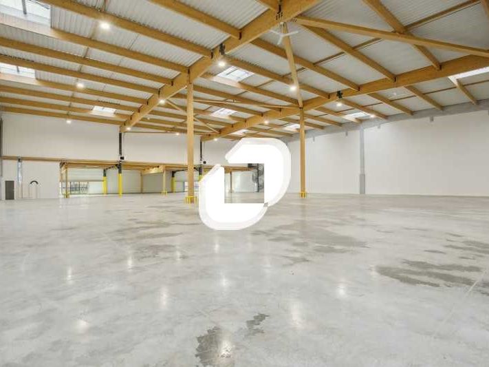 Situé dans la nouvelle zone d'activité de Louvres