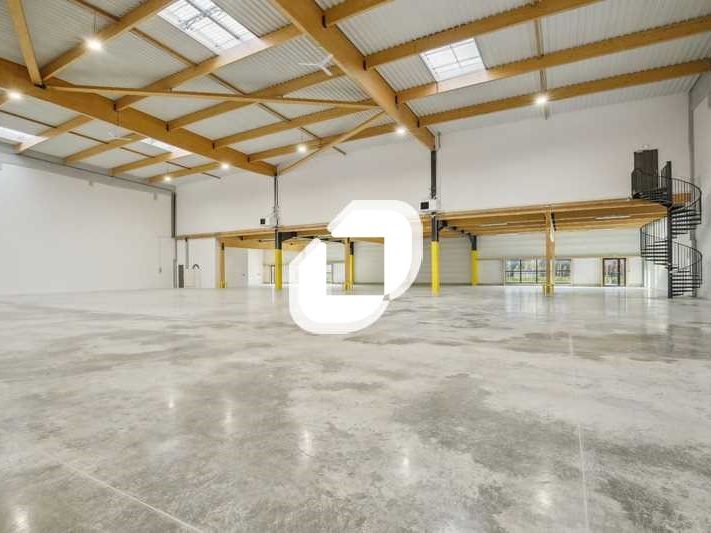 Situé dans la nouvelle zone d'activité de Louvres