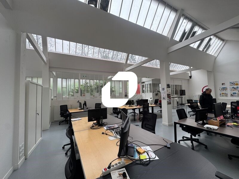 Idéalement situé à proximité du métro Croix de Ch