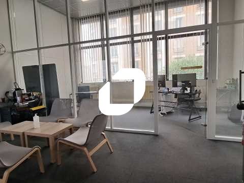 A proximité immédiate de la Mairie de Montreuil e