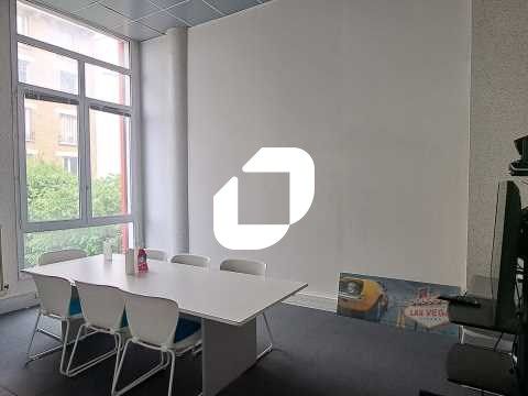 A proximité immédiate de la Mairie de Montreuil e