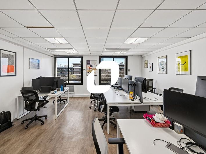 À proximité immédiate de la Porte de Versailles, 