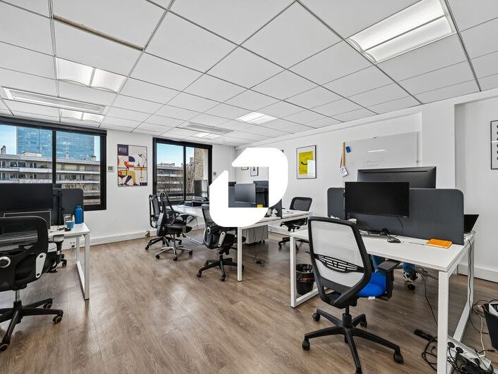 À proximité immédiate de la Porte de Versailles, 