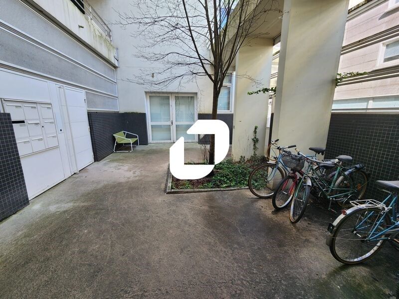 Idéalement situé à proximité des Quais de Seine e