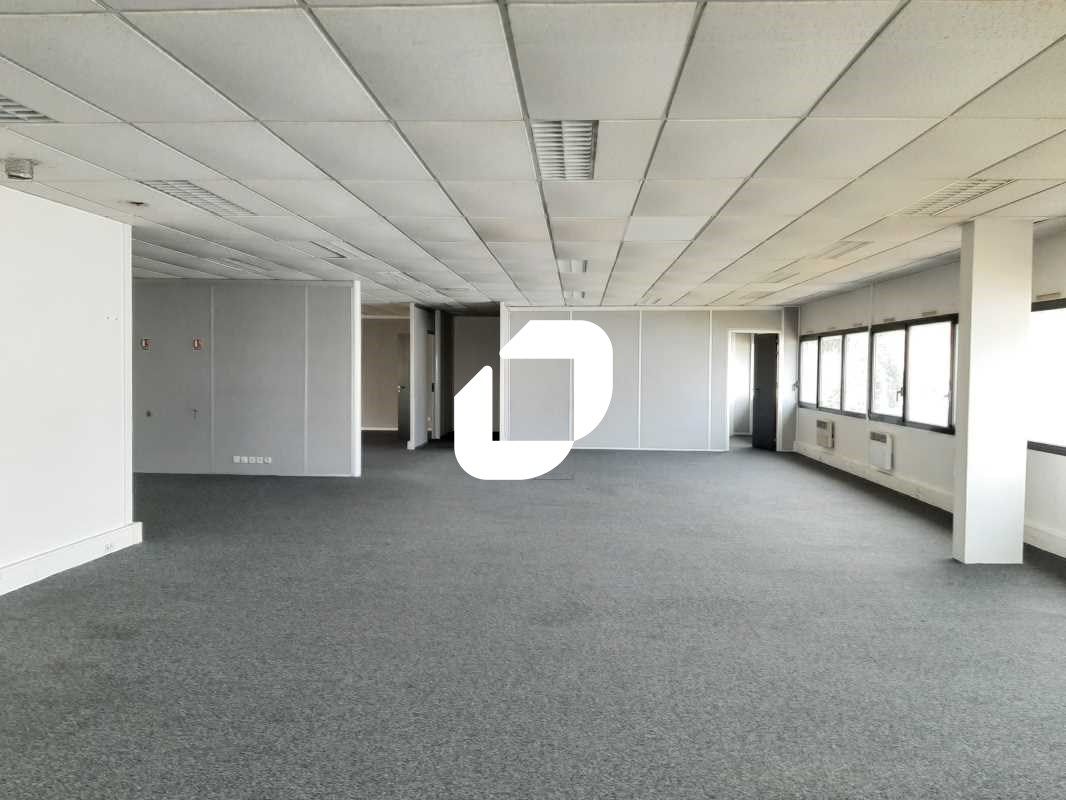 Au sein de la ZA SAINTE APOLLINE à Plaisir, Immpr