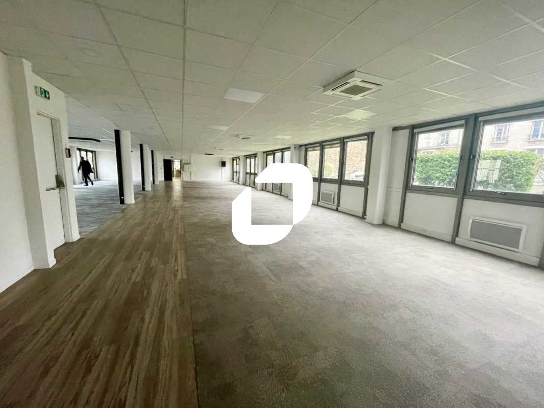 Dans un immeuble tertiaire récent situé à proximi