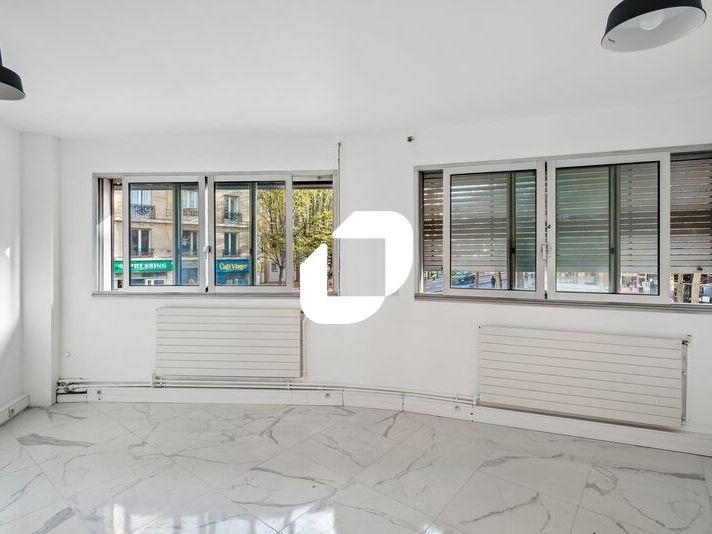 À seulement 200 mètres de la station Convention, 