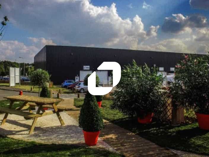 Situé à Louvres (95),  dans le Parc d'activité de