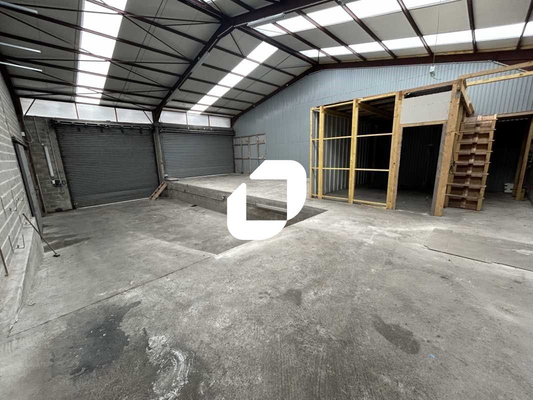 Situé à proximité de l'autoroute A5 et au coeur d