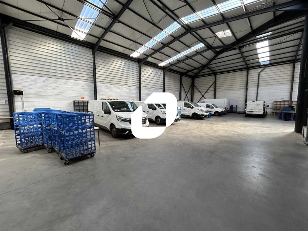 Situé idéalement à la sortie de la N104, à 10min 