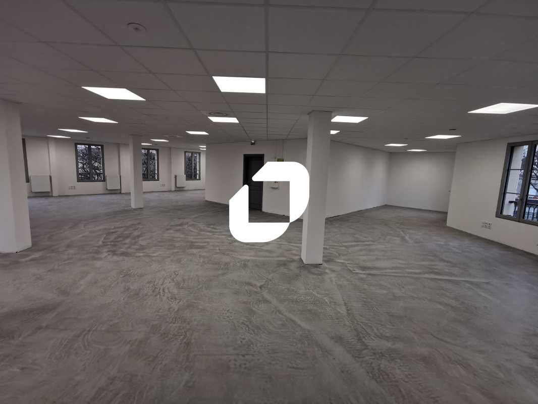 Bureaux dans le Quartier Mairie au Raincy  Situé 
