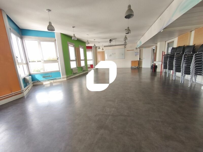 BUREAUX À VENDRE Situés à proximité immédiate des