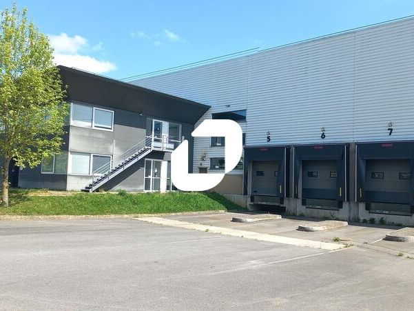 A proximité de l'autoroute A 104 et de la gare de