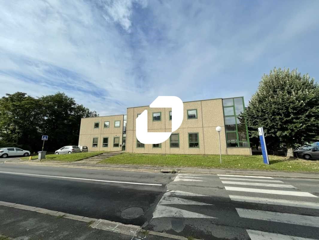 Situé à proximité de l'autoroute A6 et des nation