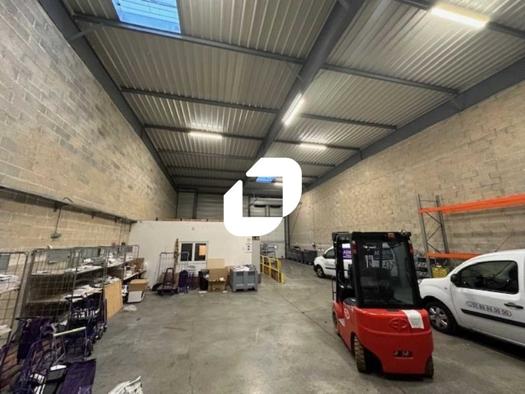 Au coeur de la zone d'activité de Saint Brice sou