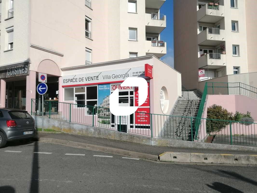 Emplacement stratégique et visibilité optimale au