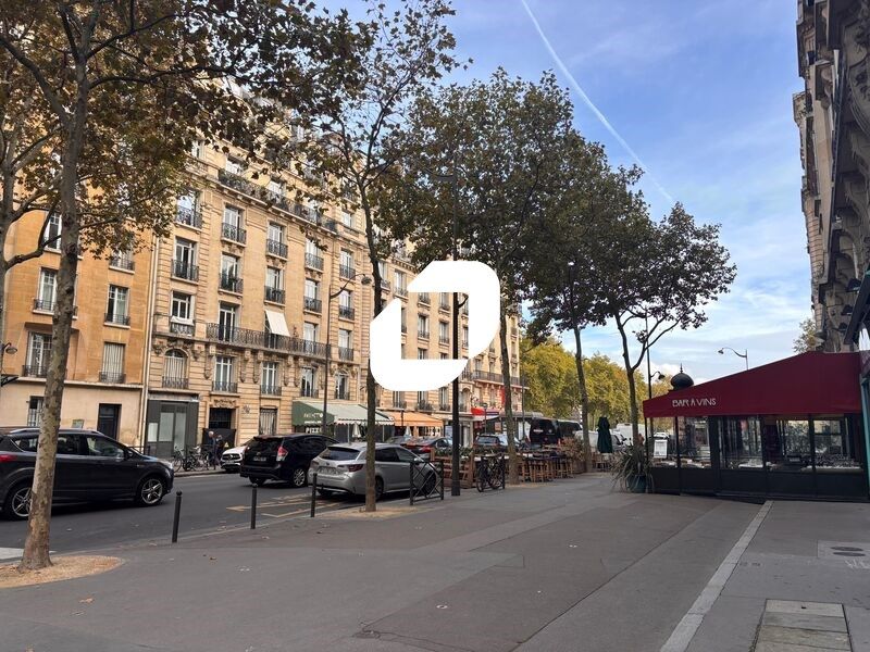 Immprove vous propose un local commercial, en loc