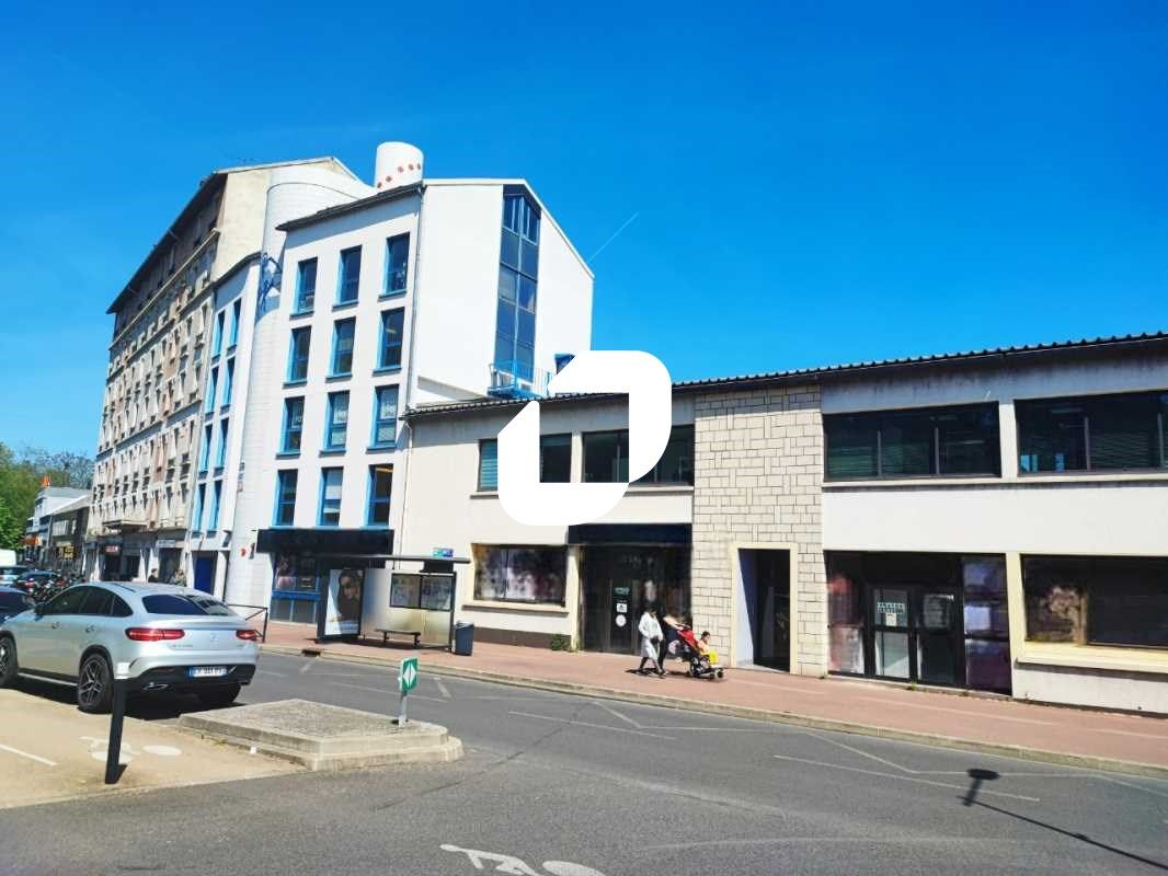 À proximité immédiate du RER A à Joinville-le-Pon