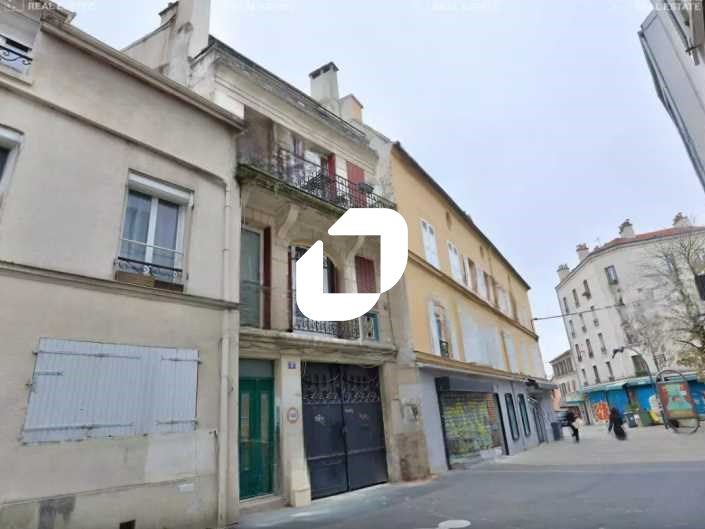 Au sein de la zone piétonne de la rue du Capitain