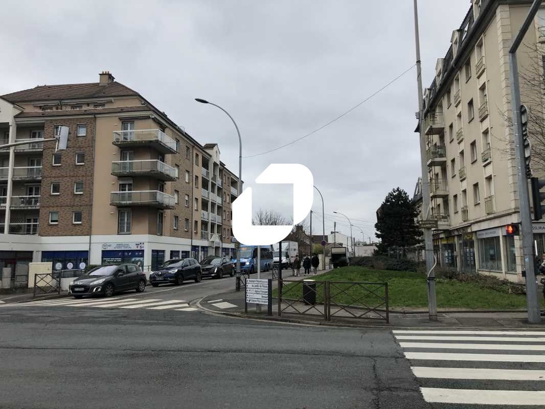 Immprove vous propose, en plein coeur de POISSY, 