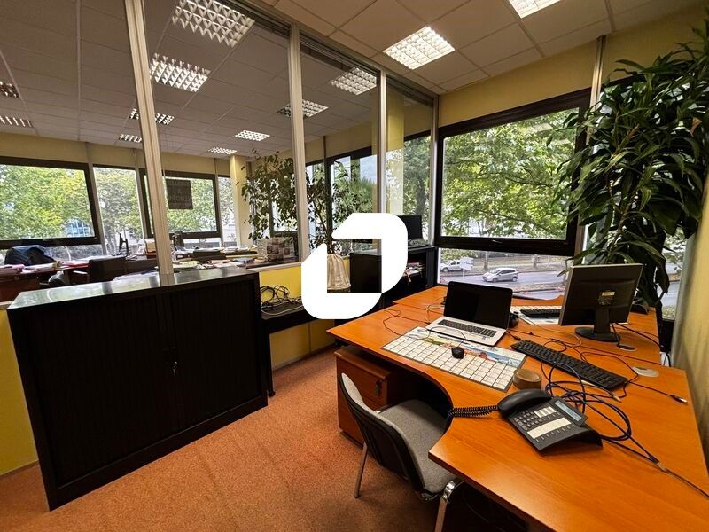 IMMPROVE vous propose une surface de 160 m² de bu