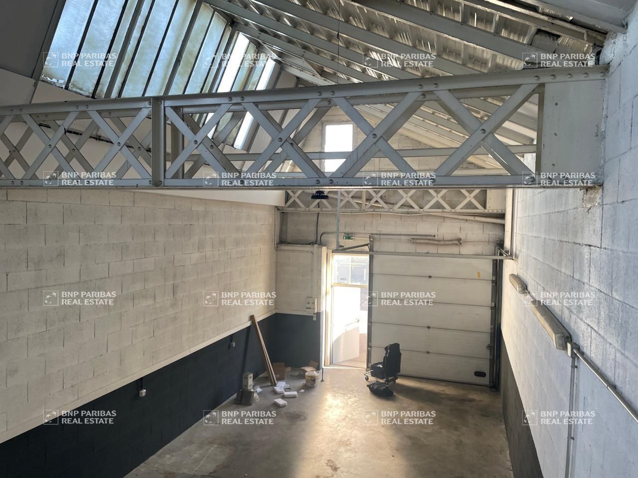 Location Activité 1351 m² divisibles 69200 Vénissieux