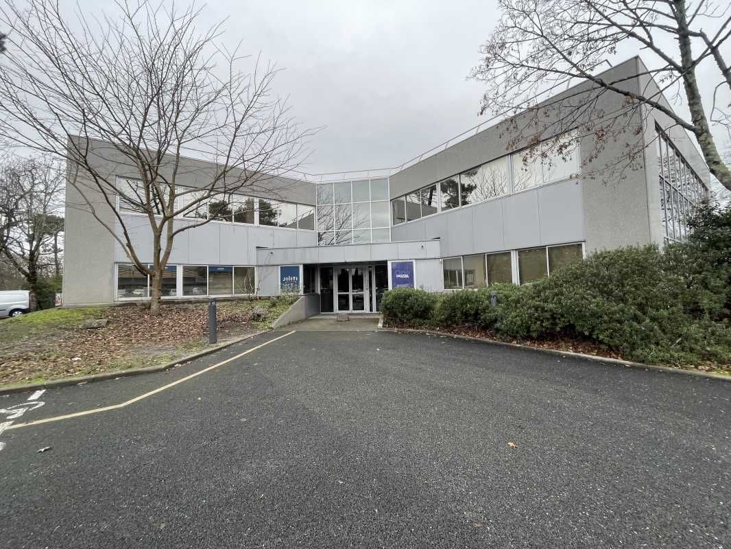 À MÉRIGNAC, au coeur du parc tertiaire de  Cadéra