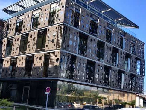 À MÉRIGNAC, au pied du Tram, au sein d'un immeubl