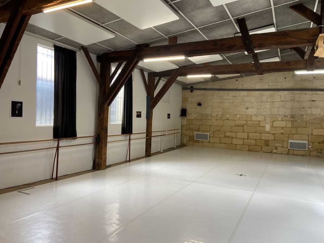 À BORDEAUX, au sein du quartier de la Victoire/St