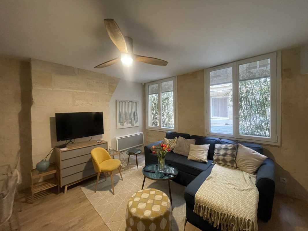 À BORDEAUX, aux portes du Triangle d'Or, situé su