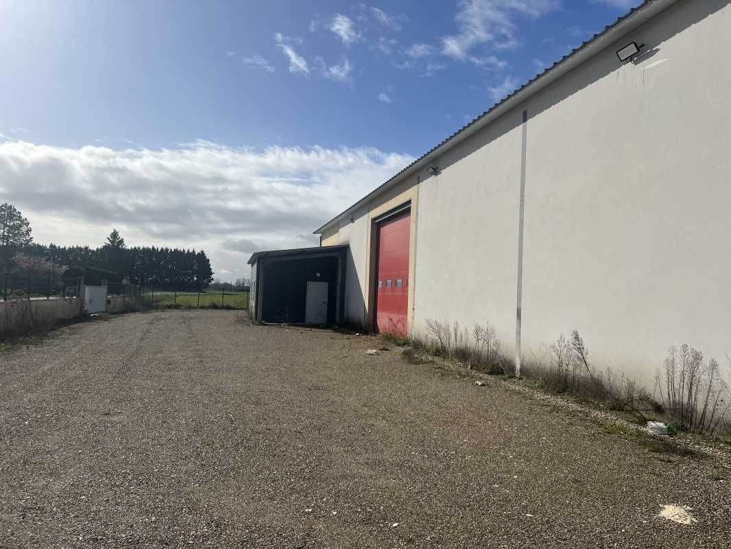 À LOUPIAC-DE-LA-RÉOLE, à proximité immédiate de l