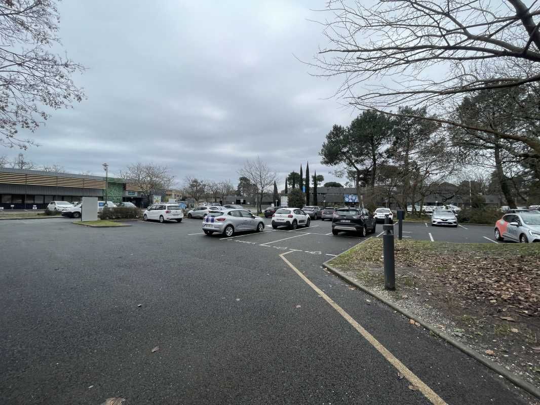 À MÉRIGNAC, au coeur du parc tertiaire de  Cadéra