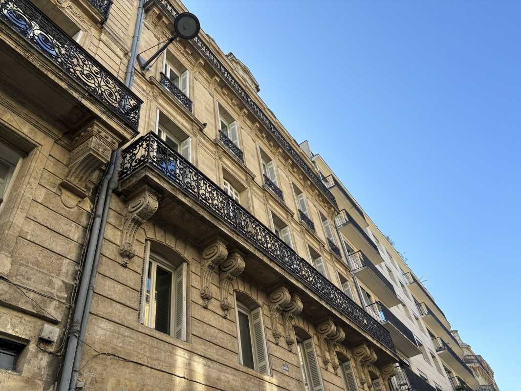 En hyper-centre de Bordeaux, au sein d'un immeubl