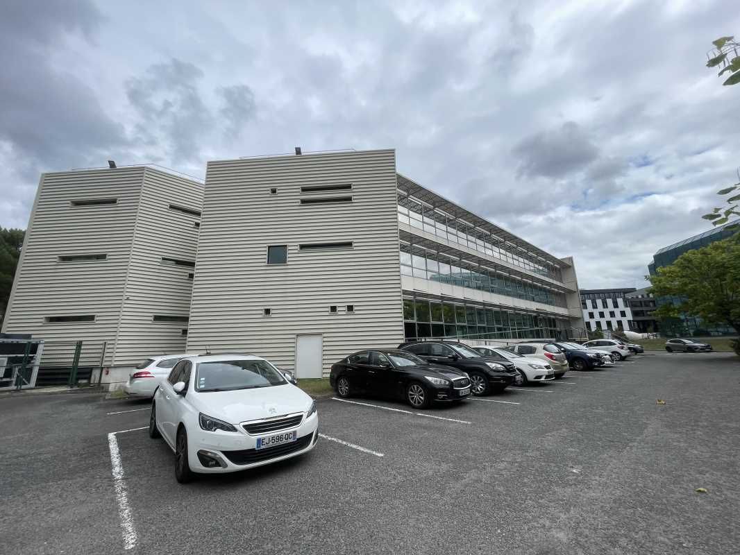 Dans la zone de BORDEAUX LAC, accessible facileme